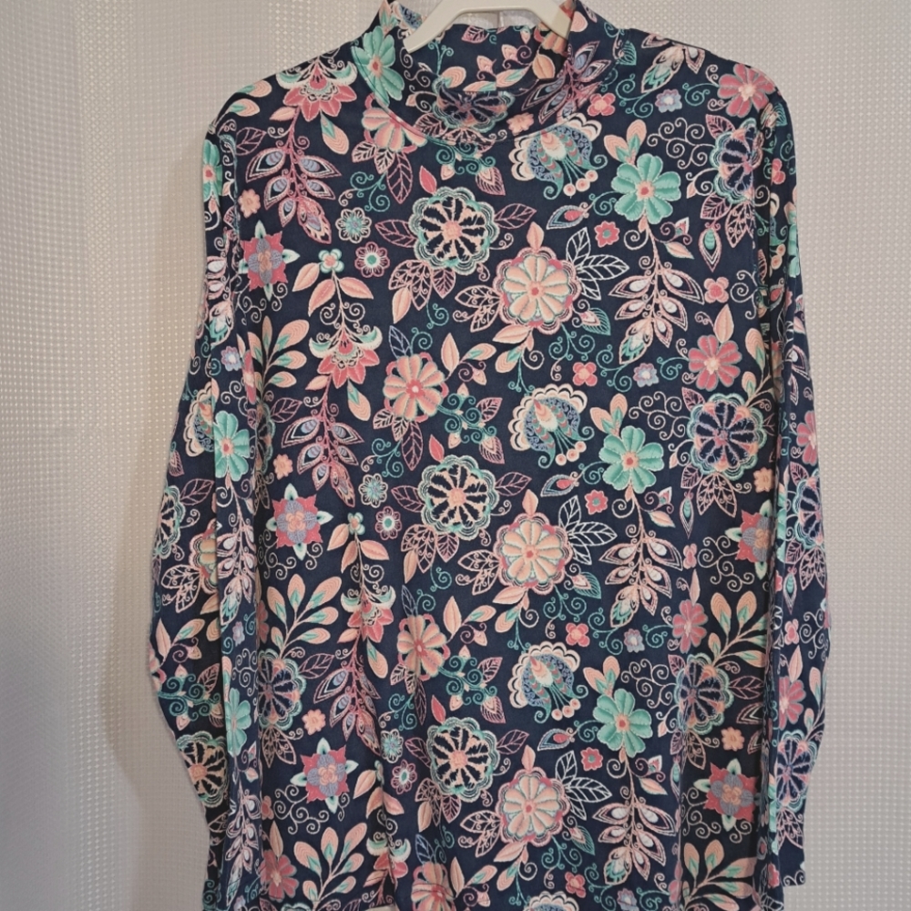 3/$25 Long Sleeve Multicolored Top Sz XL